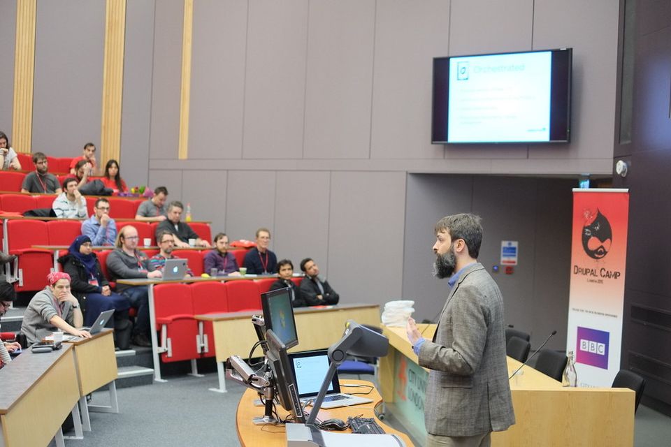 Robert Douglass presenting at Drupalcamp London